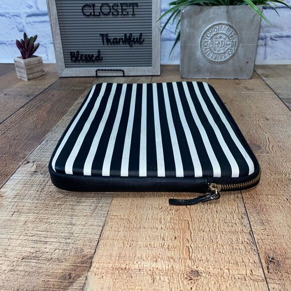 Kate Spade Printed Laptop Sleeve for 13" Macbook Fairmont Square, Black & Cream - Picture 4 of 12